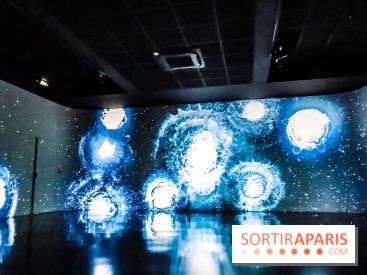 Verse, l'exposition au bar du Studio de l'Atelier des Lumières