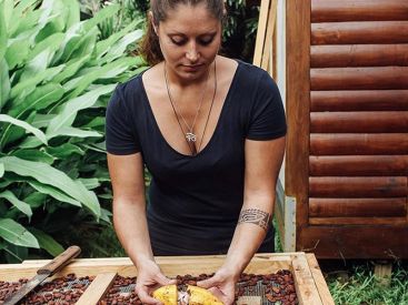 Vaïmalama Chavez, Miss France 2019, et Tahiti Origin by M. au Salon du Chocolat