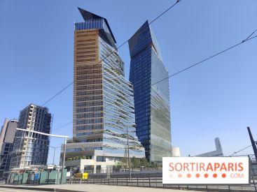 Quelles sont ces deux tours penchées à Paris dont l'architecture donne l'impression qu'elles vont tomber ?