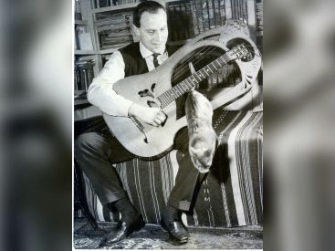 Le Parisien Ravi : l'expo pour le centenaire de Boris Vian sur les grilles de la Tour Saint Jacques