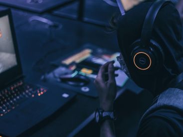 League of Legends : Riot annonce l'arrivée d'un jeu MMO dans l'univers de Runeterra