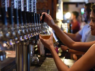 Déconfinement : tout juste rouverts, les pubs anglais sont déjà confrontés à une pénurie de bière