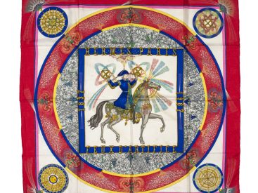 Exposition et vente : l'histoire des carrés d'Hermès à travers 700 pièces à la Cornette de Saint Cyr