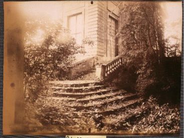 Eugène Atget (1857-1927), Sceaux. Parc. Pavillon de l’Aurore, escalier nord
