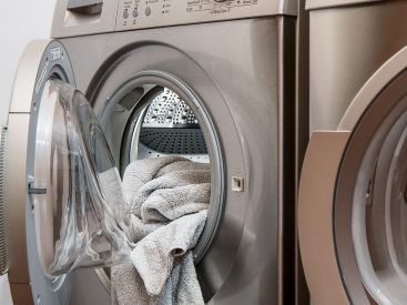 Coronavirus : comment laver son linge pour éliminer le virus ?