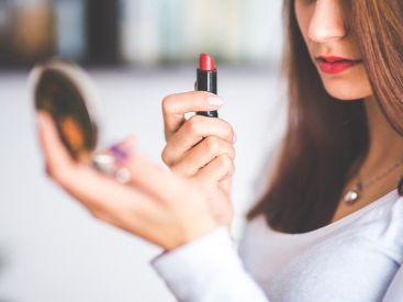 Confinement : profitez des tutos maquillage de professionnels à la maison