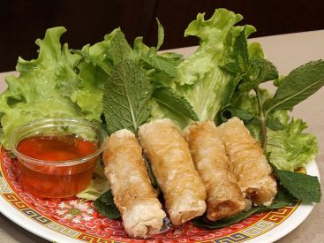 Les Nems, le met iconique vietnamien du traiteur HOA NAM