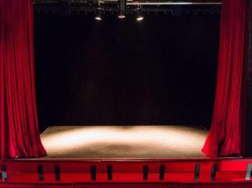 Sorcière, Pirate et Crocodile : Spectacle Envoûtant au Théâtre du Marais à Paris