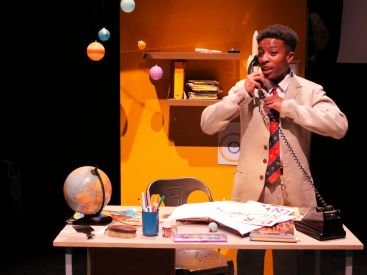 Fly me to the moon, le spectacle onirique à voir en famille au théâtre Hébertot