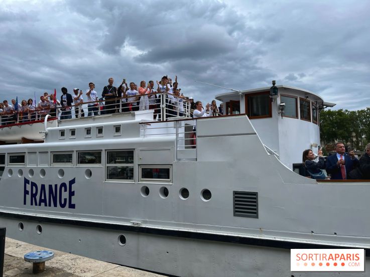 Athlètes et flambeau de Paris 2024 - IMG 4086