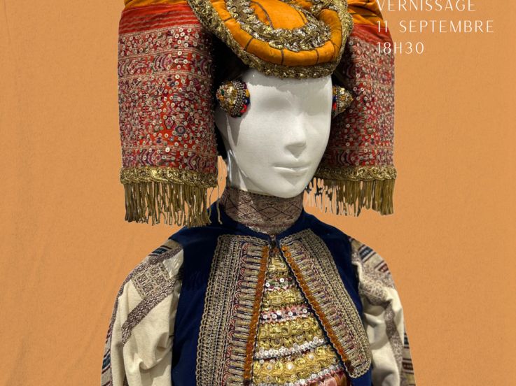 AU FIL DU TEMPS /Costumes traditionnels bulgares - exposition