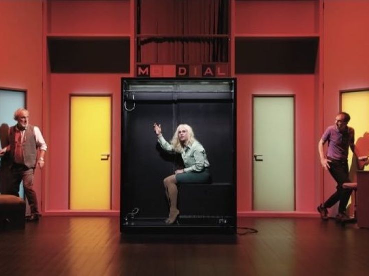 Mondial Placard, une pièce-satire du monde de l'entreprise au Théâtre Tristan Bernard