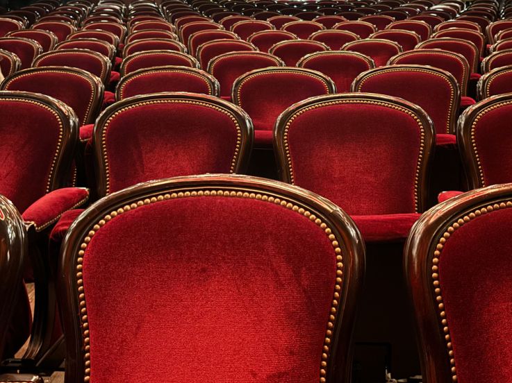 Eva Rami présente son tryptique de seules en scène au Théâtre de l'Atelier 