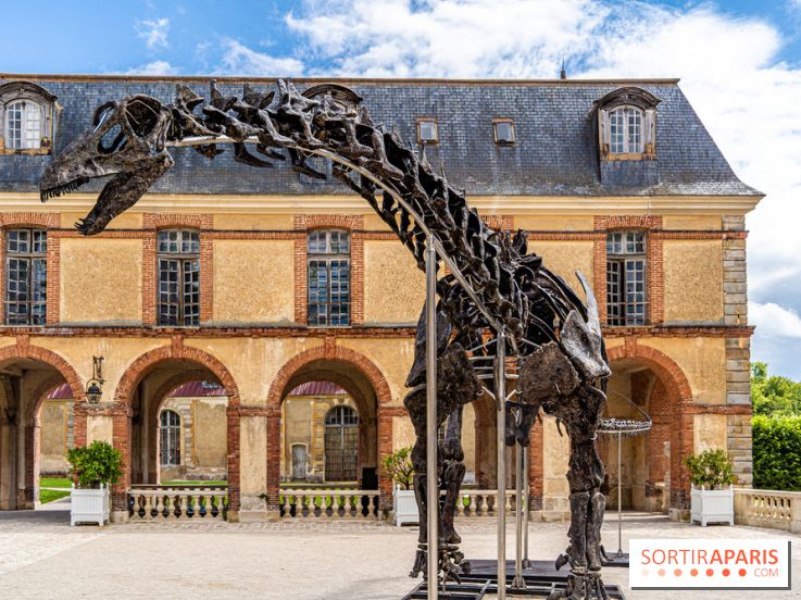 Un dinosaure géant au Château de Dampierre - Jurassique au Château de Dampierre