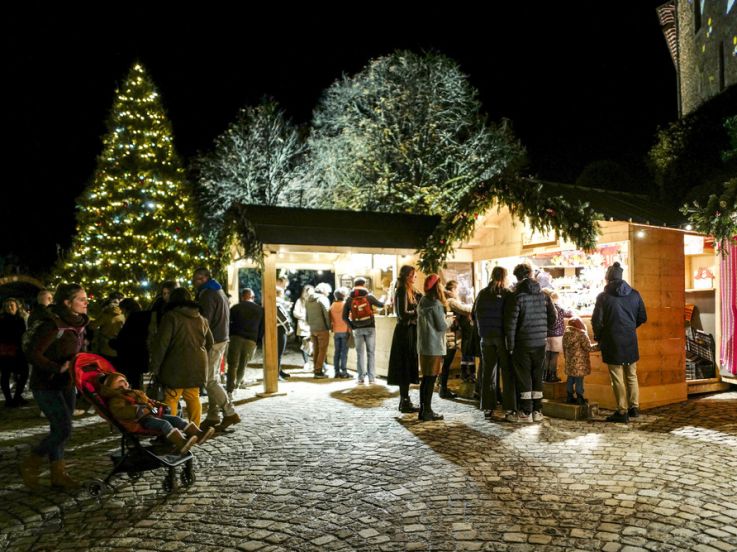NOËL AU TRINQUET  : Une métamorphose hivernale comme vous n’en avez jamais vue au Trinquet Village ! 