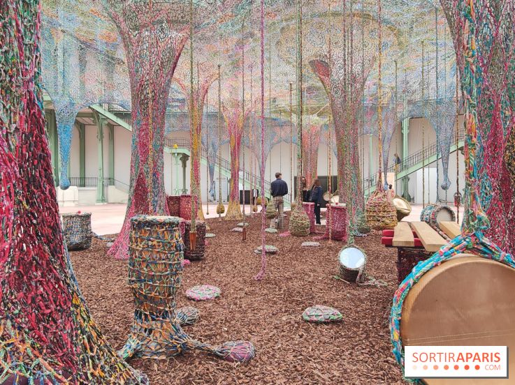 Ernesto Neto tisse une nouvelle installation monumentale gratuite au Grand Palais, nos photos