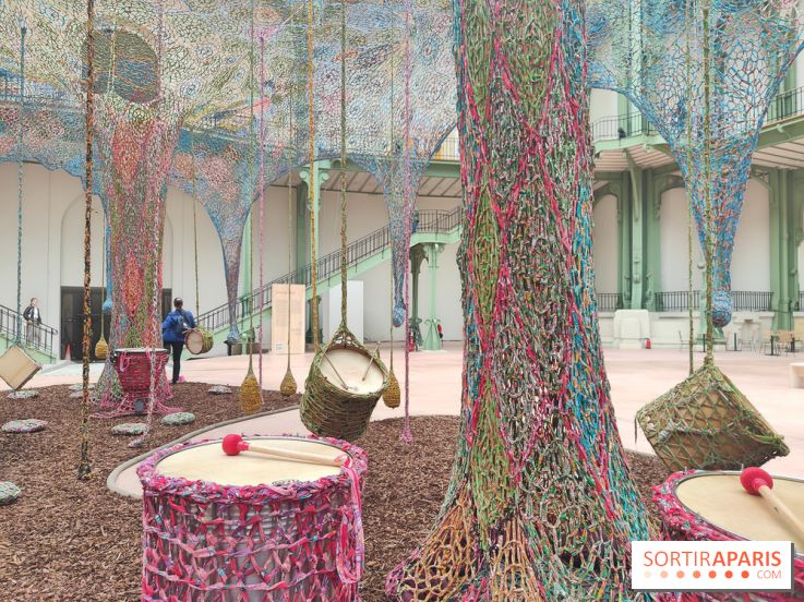 Ernesto Neto tisse une nouvelle installation monumentale gratuite au Grand Palais, nos photos