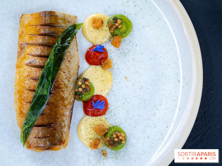 Restaurant Papylles à Bois-le-Roi - les photos - Le maquereau à la flamme, moutarde fumée, piquillos et ail des ours