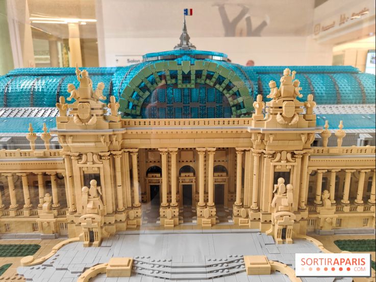 Insolite : assistez au montage en live d'une maquette LEGO du Grand Palais
