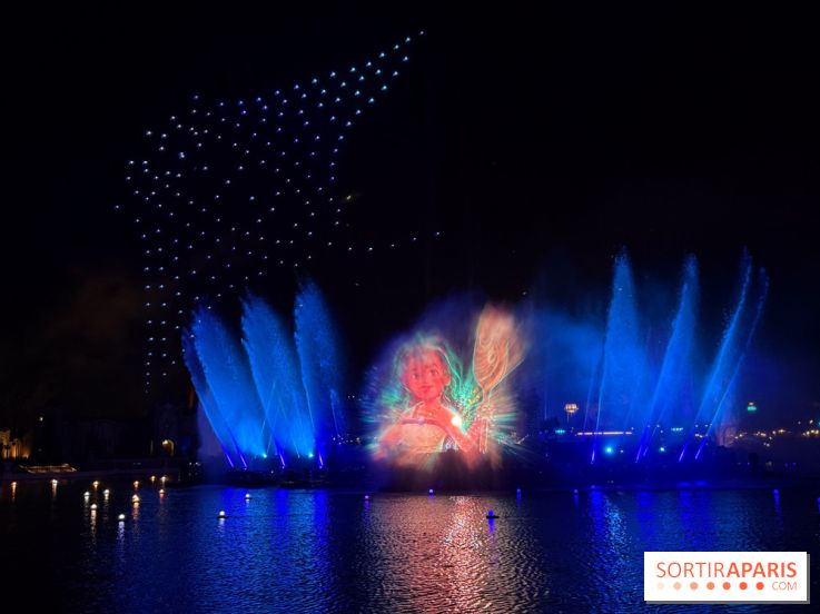 Disneyland Paris : Disney Cascade of Lights, le spectacle nocturne sur Adventure Bay