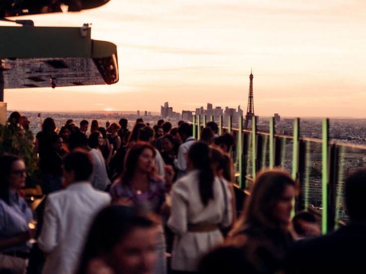 Skybar Paris : le rooftop le plus haut de la capitale lance la saison des terrasses… à 115m d’altitude !