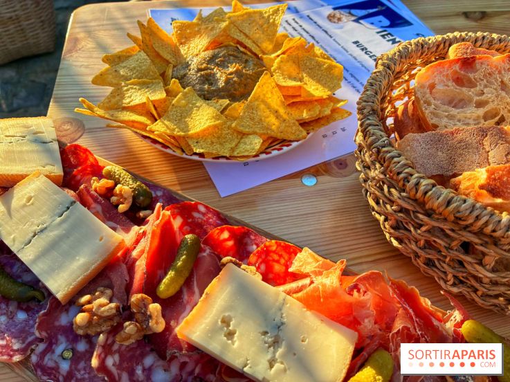 Une péniche-guinguette dédiée à l'apéro sur les quais de Seine  - IMG 4881