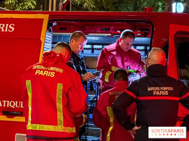 Simulation géante des pompiers de Paris sur les quais parisiens