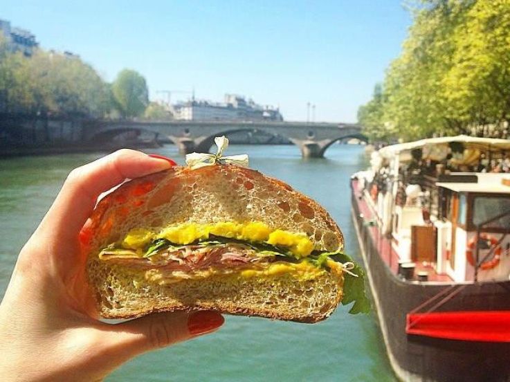 Mademoiselle Rose : cave à manger flottante