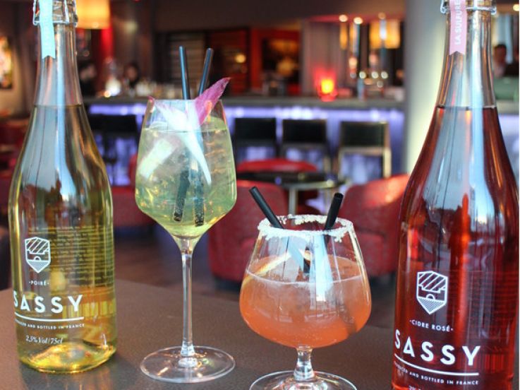 Cocktails Sassy au bar de l'hôtel Renaissance Pairs Arc de Triomphe