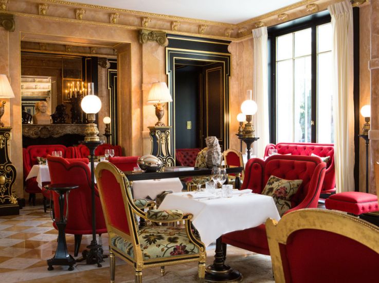 L'Hôtel La Réserve Paris fait une belle surprise dans ses restaurants au mois d'août