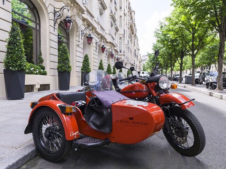 Le side-car s'invite au Royal Monceau