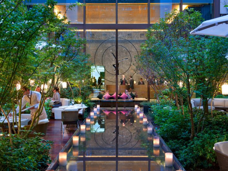 Un nail bar éphémère Christian Louboutin s'installe au Mandarin Orientalcw