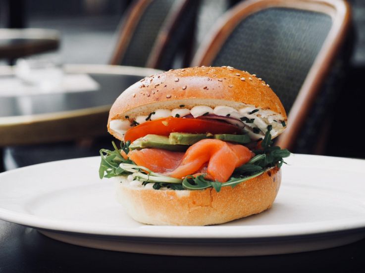 Tata Olga fait son entrée chez Mamie Burger