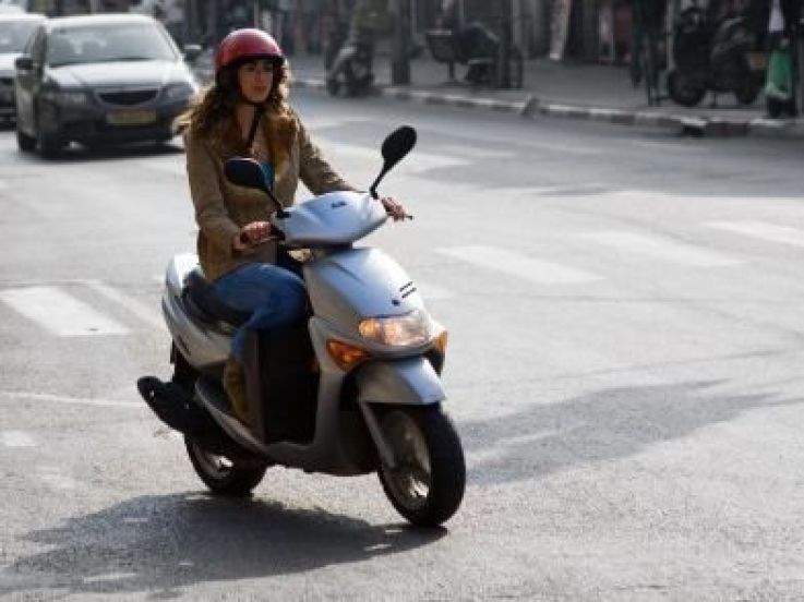 location de scooters électrique à la gare de Paris Montparnasse, peugeot