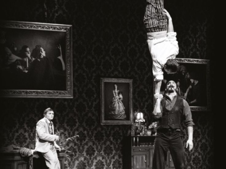 The Elephant in the Room par le Cirque le Roux