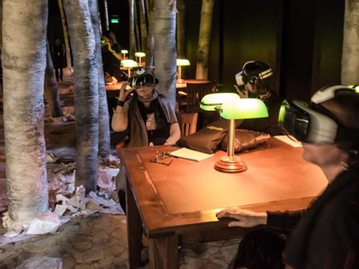 Visitez les bibliothèques mythiques en réalité virtuelle à la BNF