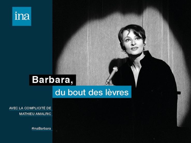 Barbara du bout des lèvres sur les grilles du Palais Brongniart