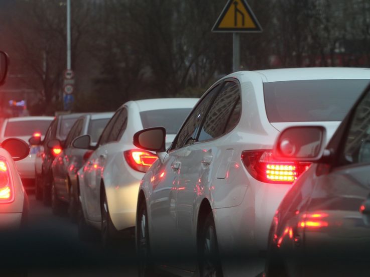 Paris bloquée par les forains pour le retour du Marché de Noël des Champs Elysées