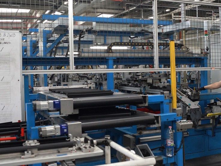 Coronavirus : une usine Renault contrainte de fermer pour "mesures de protection" insuffisantes