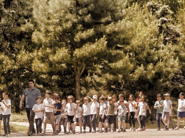 Vacances apprenantes : des colonies de vacances gratuites enfant au centre aéré ou en colonie de vacances