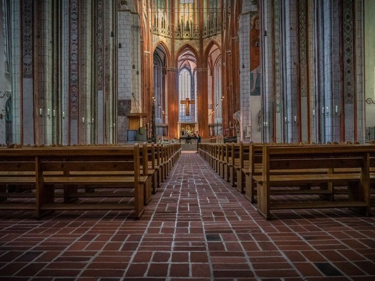 Le Conseil d'État confirme l'interdiction des messes et cérémonies religieuses avec un large public