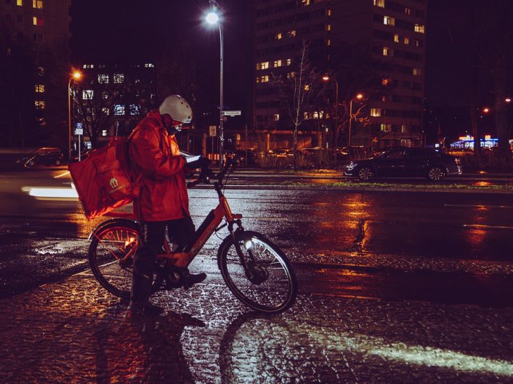 Paris : la Maison des Coursiers, "lieu de repos" pour les livreurs dans le 18e arrondissement