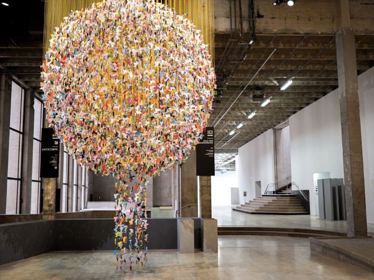 Origami for live, une forêt géante pour le Samu Social de Paris au Palais de Tokyo