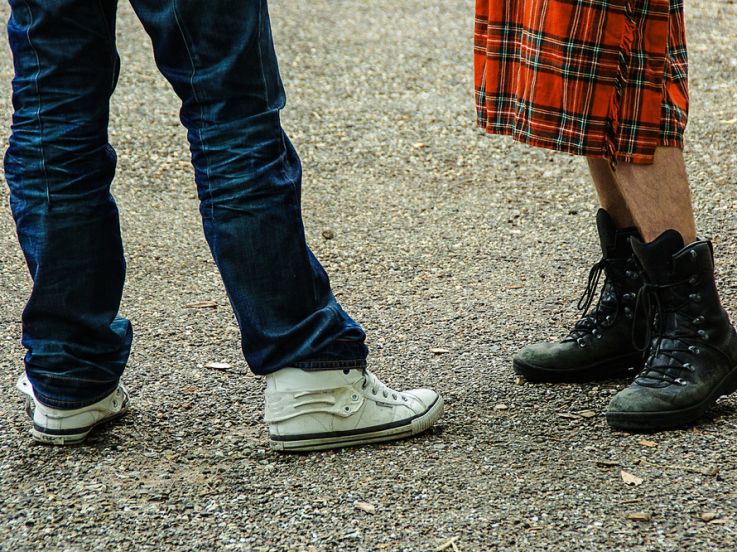 "Tous en jupe" : pour la Journée des droits des Femmes, les lycéens appelés à porter une jupe 