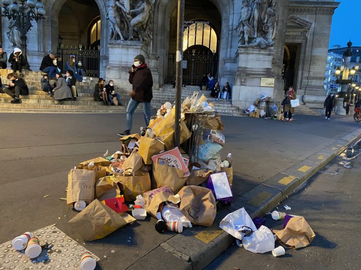 #SaccageParis : la proprété de Paris attaquée sur les réseaux sociaux 
