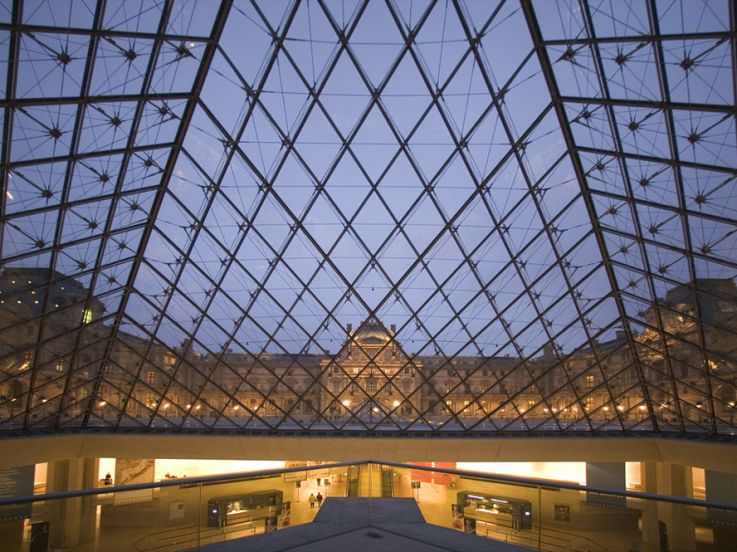 Musée Louvre Nuit | usée du Louvre © Paris Tourist Office - Photographe : Marc Bertrand - Architecte : Ieoh Ming Peï  Marc Bertrand