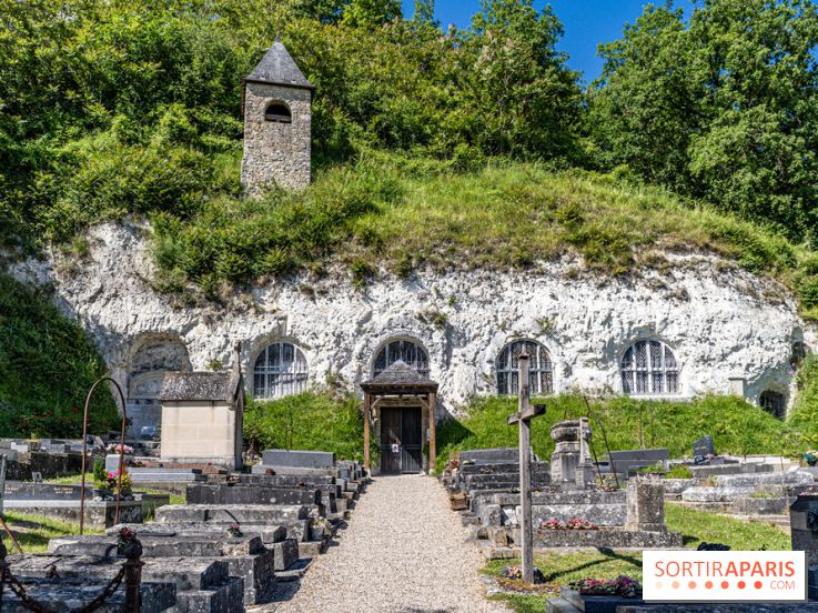 Insolite en Île-de-France : l'église troglodyte de l'Annonciation construite à flanc de falaise