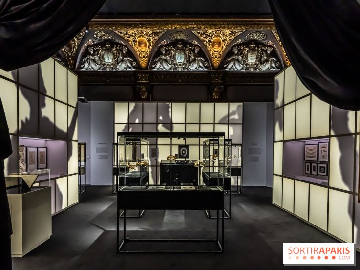 L'exposition gratuite des Bijoux de scène de la Comédie Française se dévoile à l'Hôtel Mercy-Argenteau
