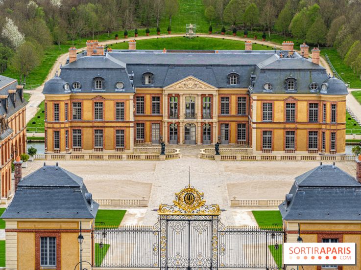 Le plus grand dinosaure exposé au Château de Dampierre 