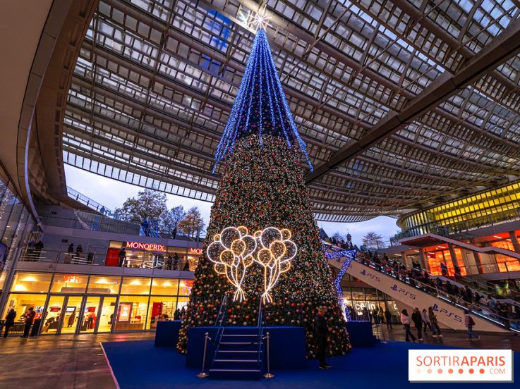 Les plus beaux sapins de Noël à Paris 2024 à découvrir : Sapin Playstation des Halles